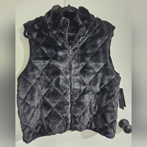 modern supply by sanctuary Jackets & Blazers - NWT Modern Supply By Sanctuary Faux Fur Vest